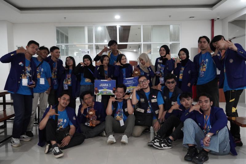 Foto bersama tim KMI 2025 UNY